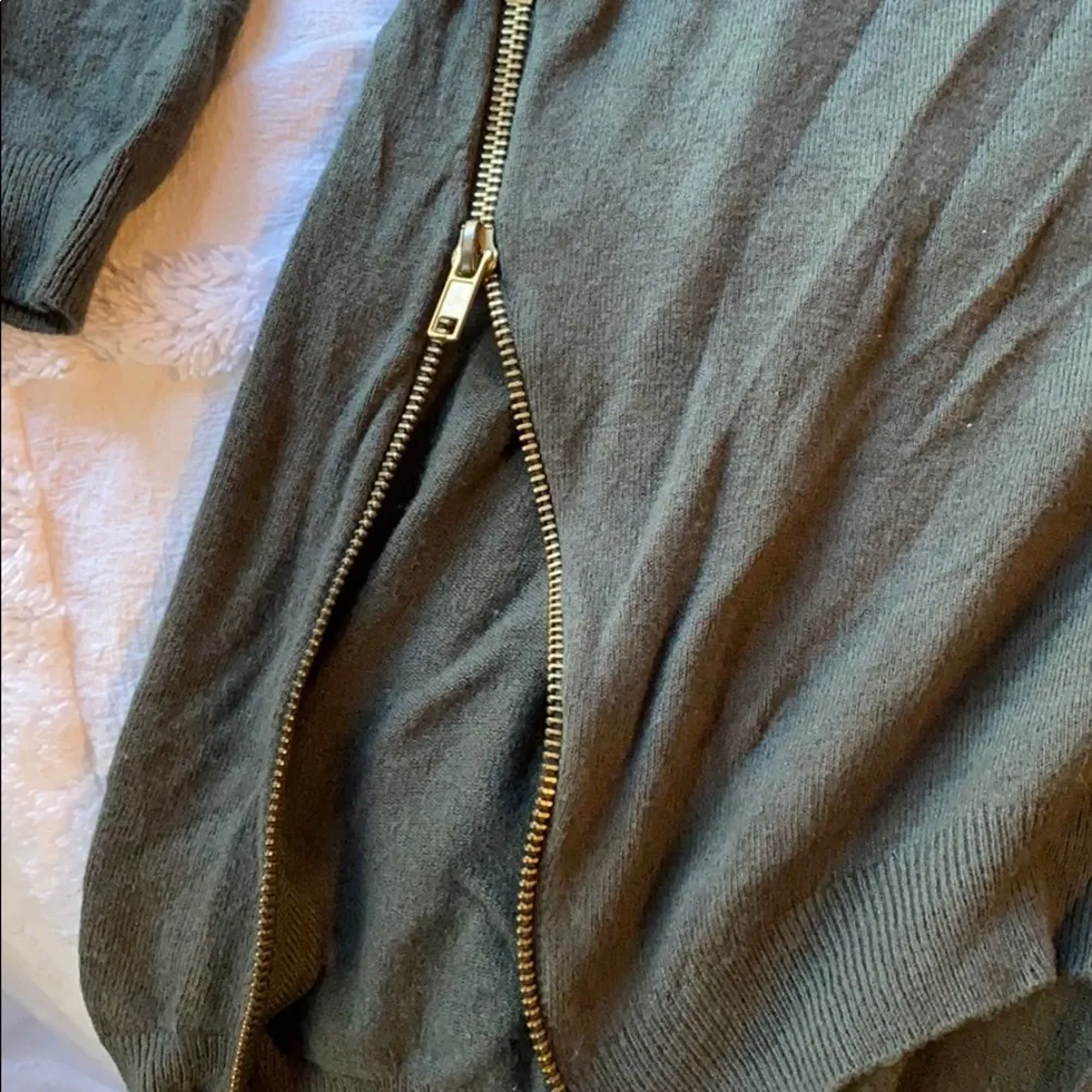 Green sweater with gold zipper detail Size undefined - Image 3