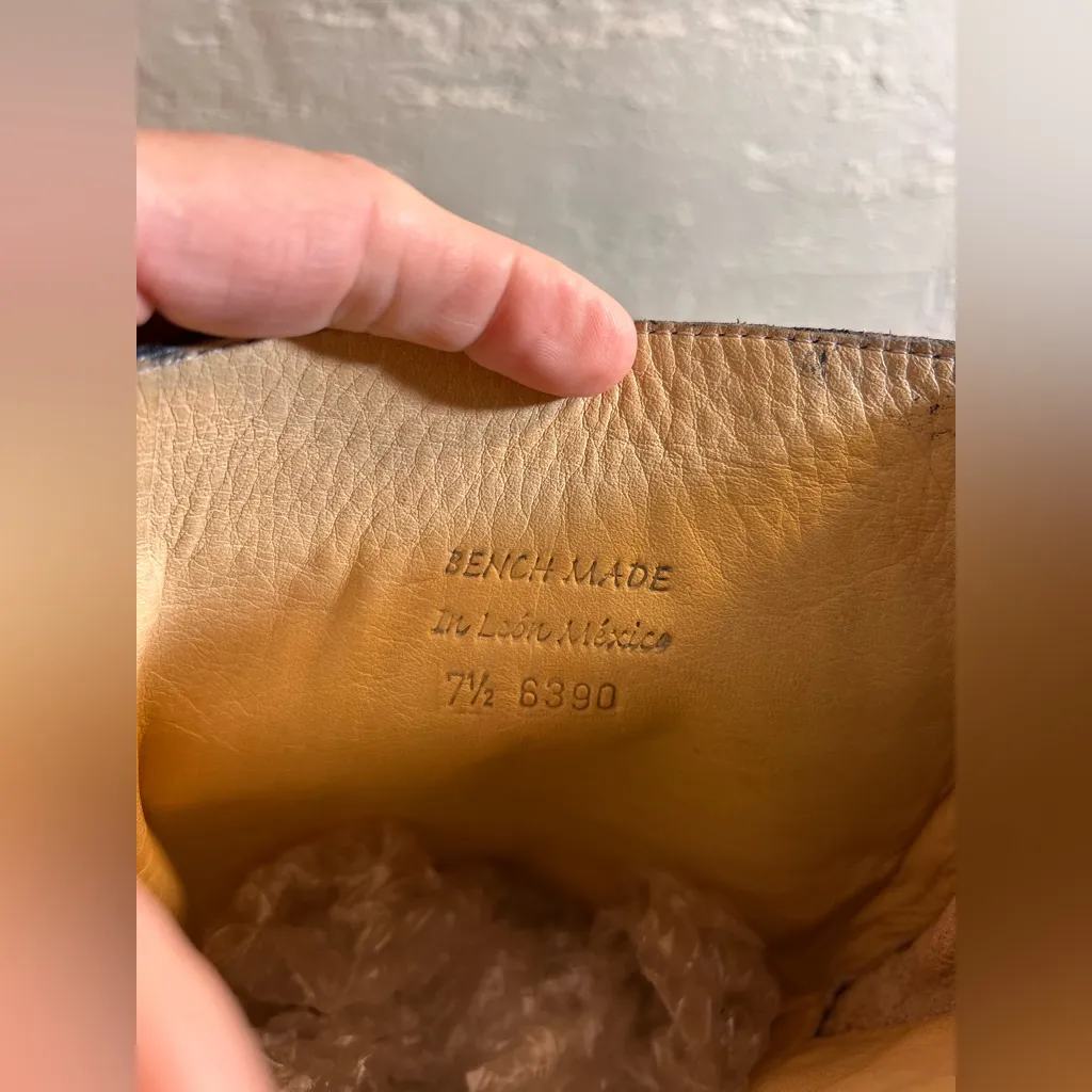 Bed Stu Black Leather Boots Bench Made 7.5
Back side zip quiet luxury classic - Image 7