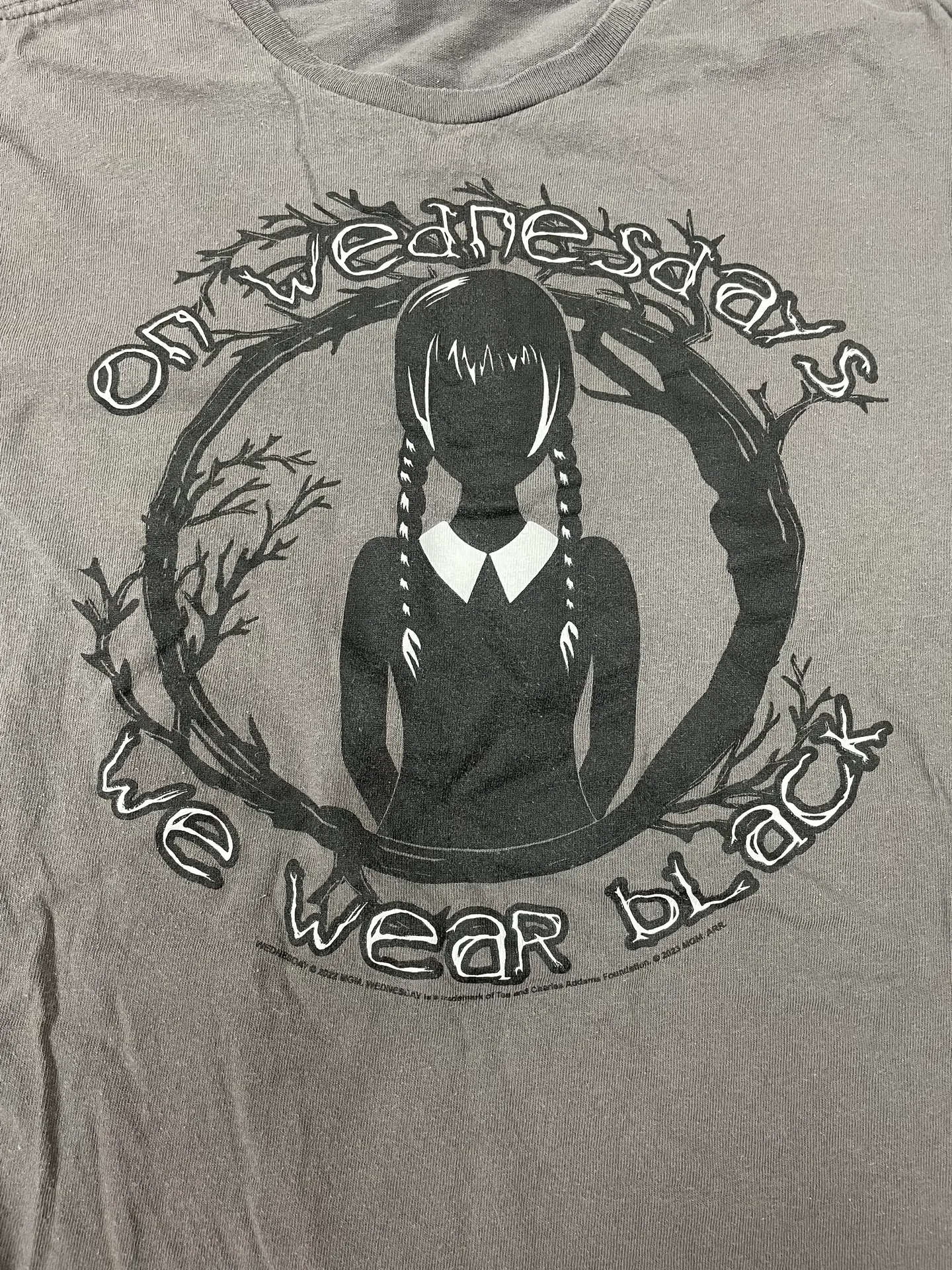 Delta On Wednesday We Wear Black Short Sleeve Grey Tee Shirt Size Large - Image 2