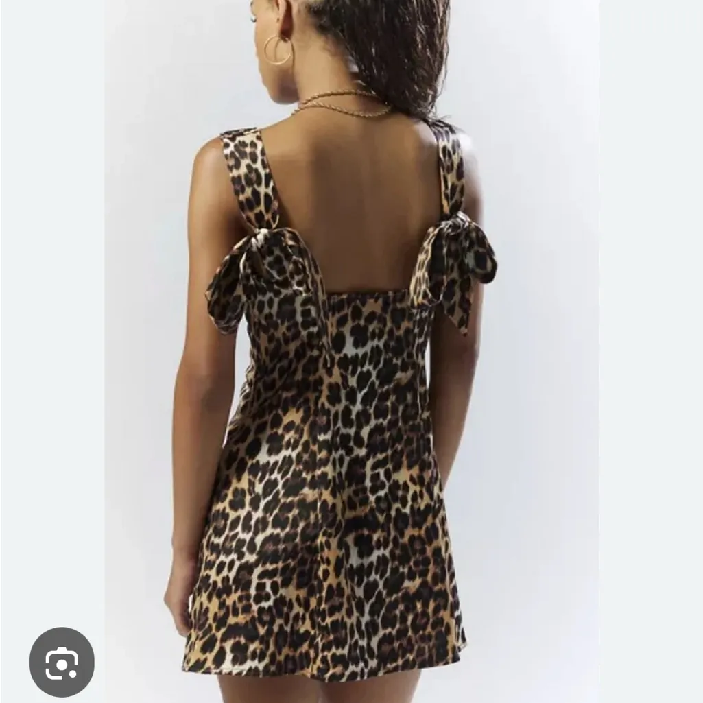 Urban Outfitters 🖤🤎 Bri Double Bow Satin Mini Dress in Leopard Print - Size XS - Image 2