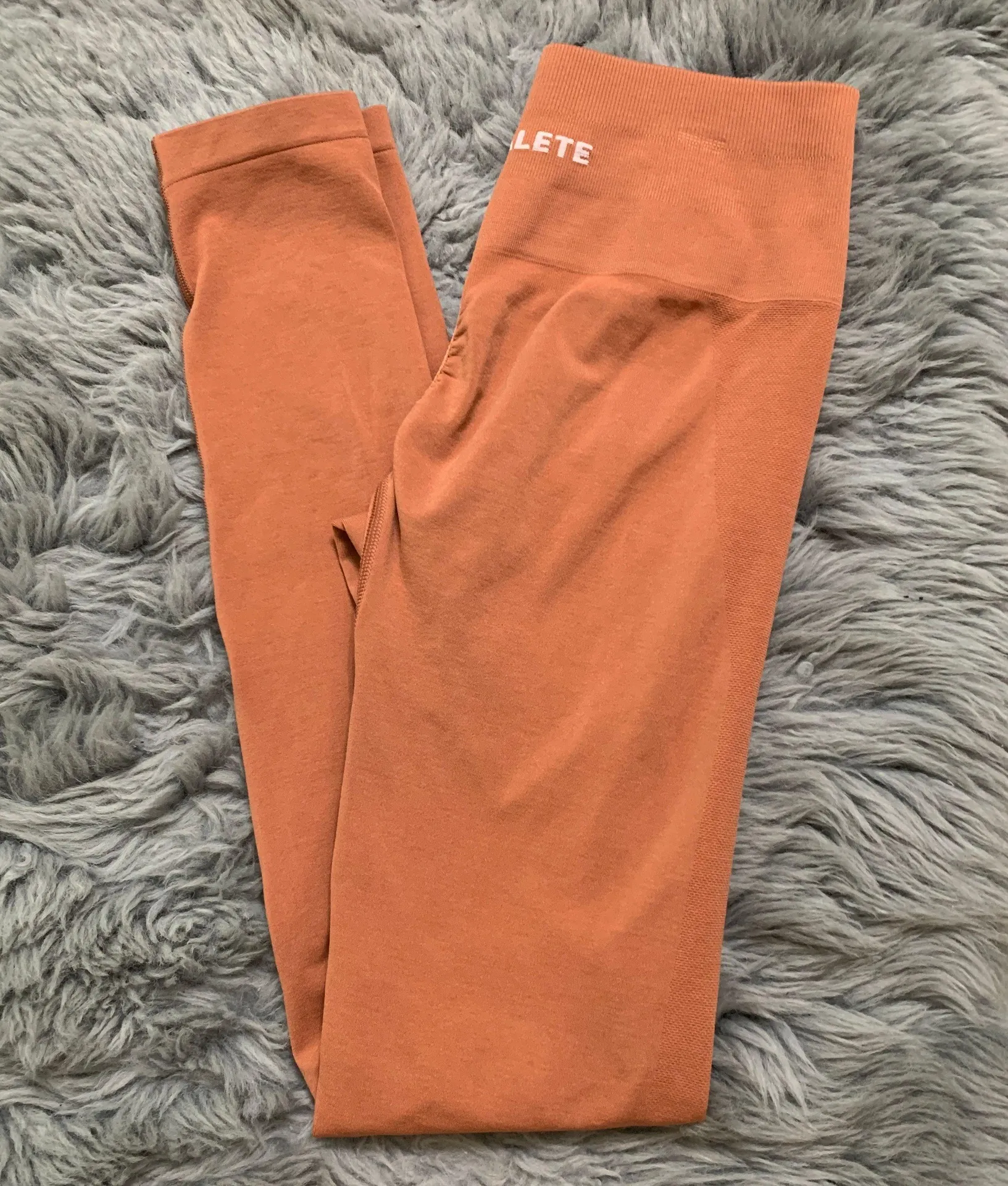 Women’s Small  AMPLIFY Mandarin Orange Seamless Scrunch Leggings - Image 2