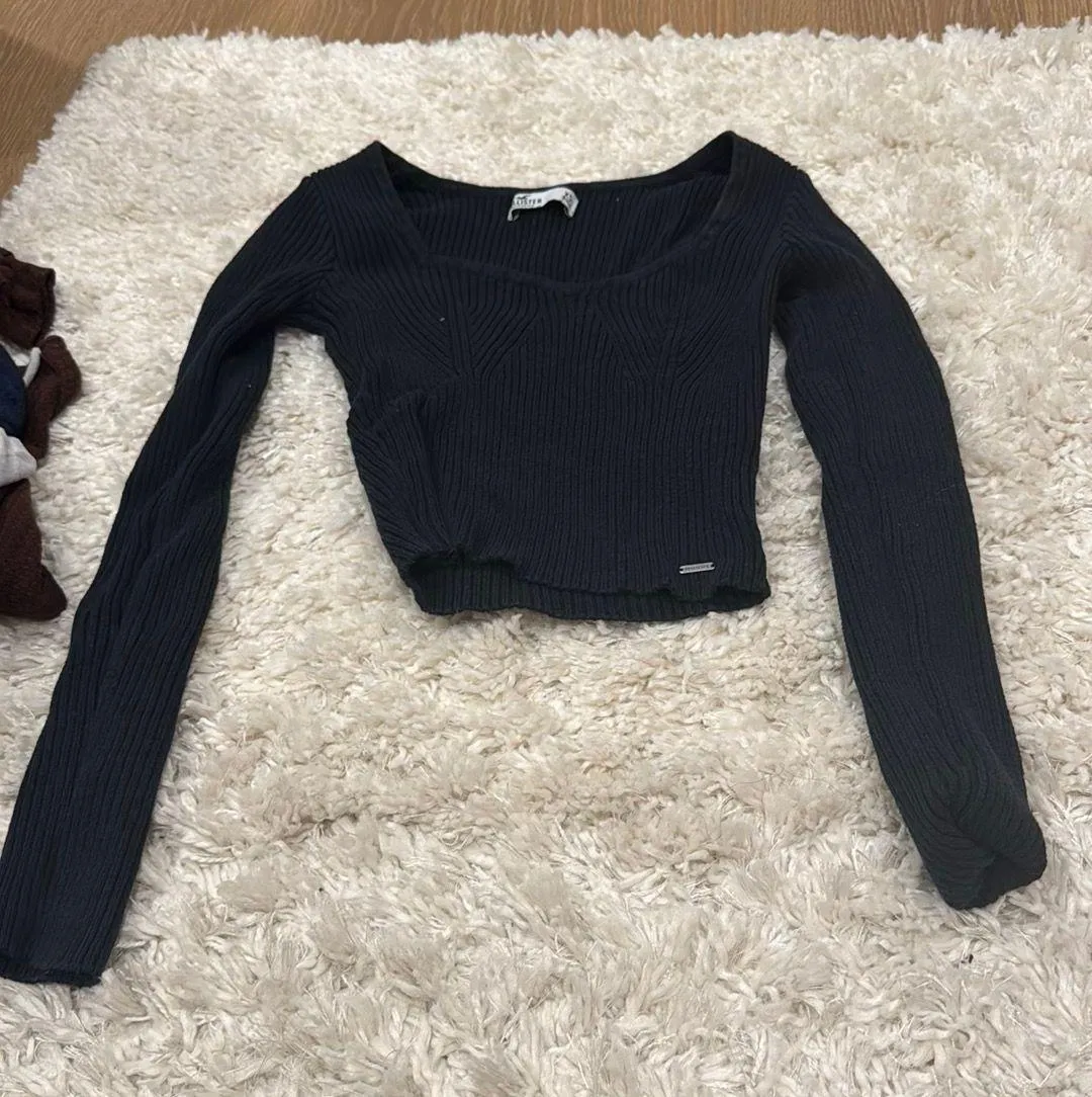 Hollister Sweater - Image 2