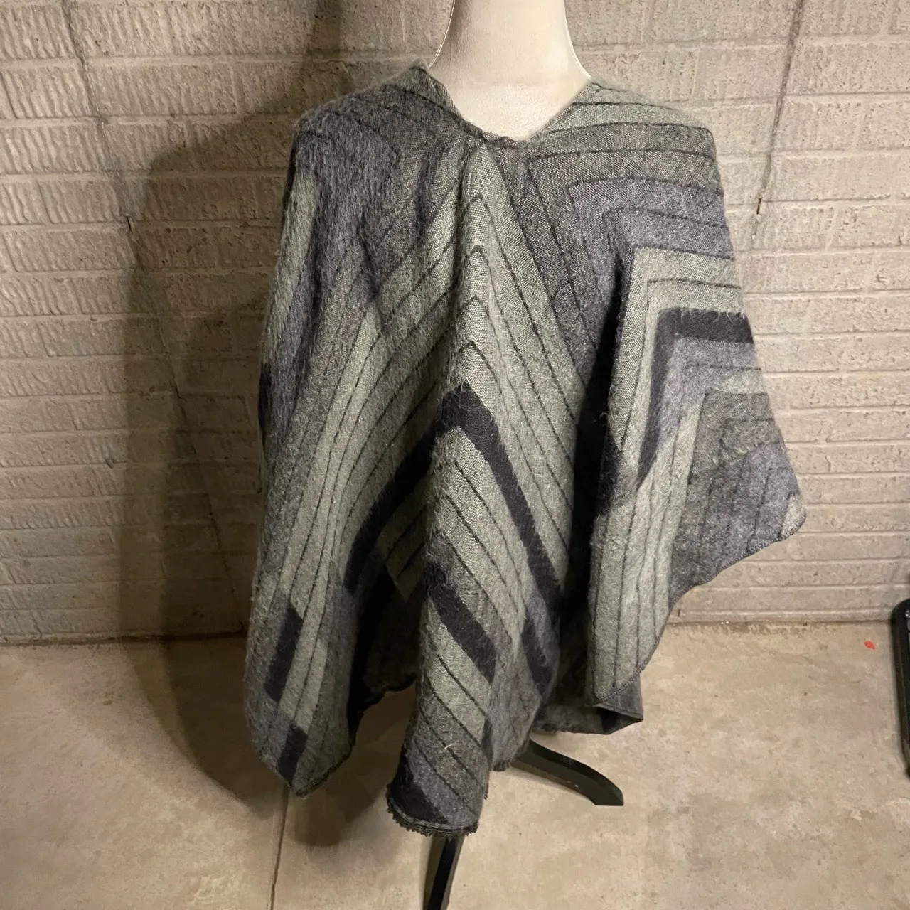 Talula Grey Black Striped Fringes Open Front‎ Sweater Poncho One Size - Image 3
