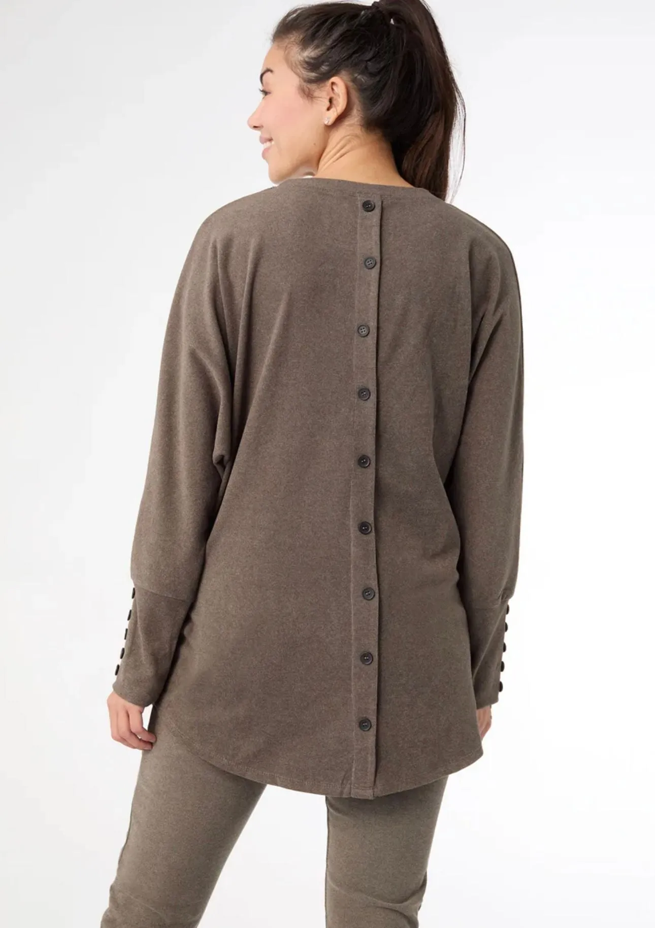 Weekend Brushed Sweater with Button Back-soft  – COCO + CARMEN,s/m - Image 2