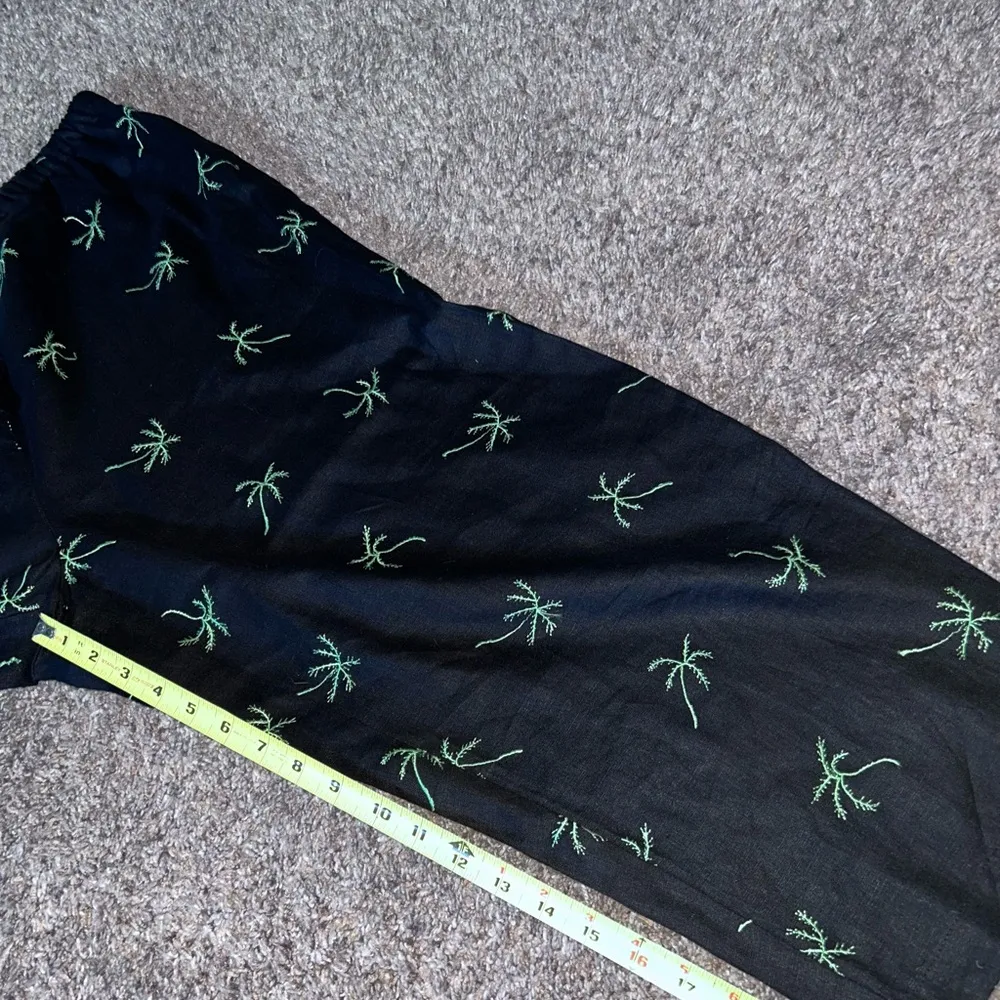 Dressbarn women’s navy blue palm tree linen capris Sz 14W - Image 5