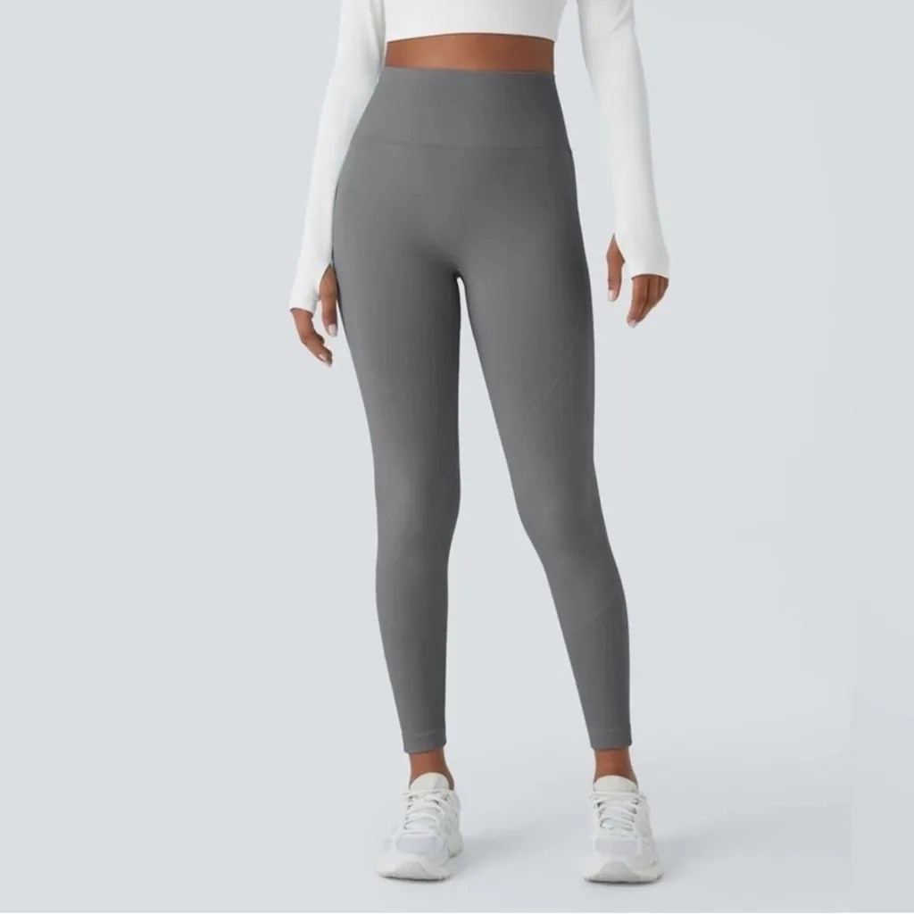 NWT size S HALARA seamless flow high waisted tummy control button lifting 7/8 - Image 2