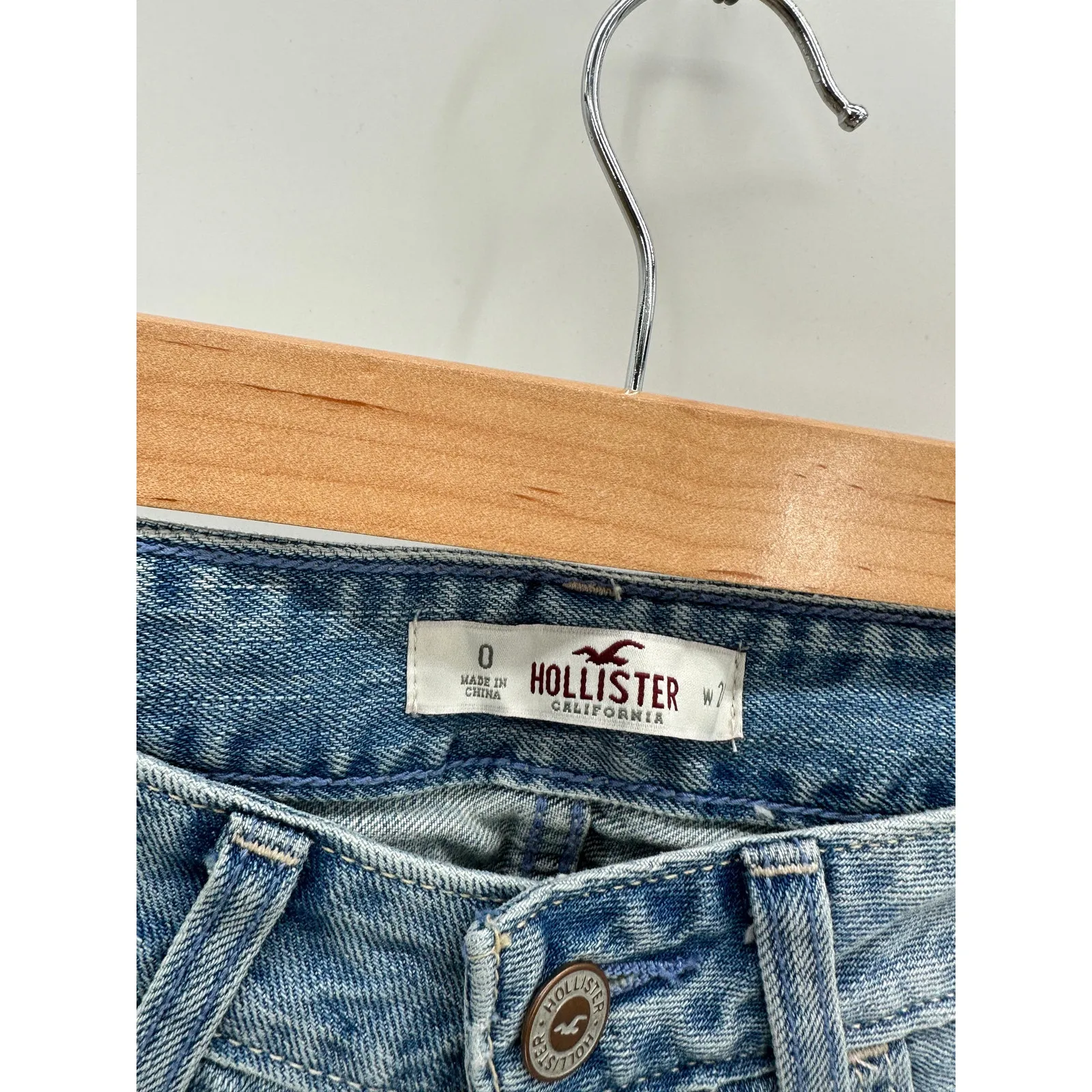 Hollister Light Wash Blue Denim Button Fly Rolled Cuff Shorts Women's Size 0 - Image 4