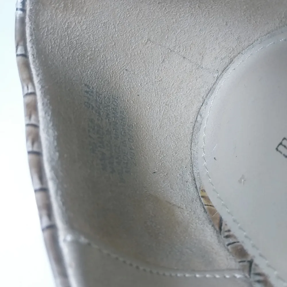 Bandolino 9.5 Tan Alligator Heeled Loafer Shoes - Image 4