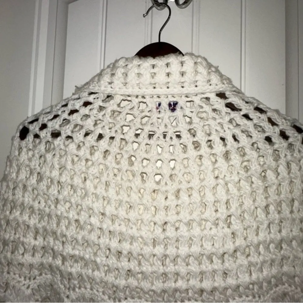 VTG hand crocheted, 100% virgin acrylic, white shawl by English Village OS Size undefined - Image 8