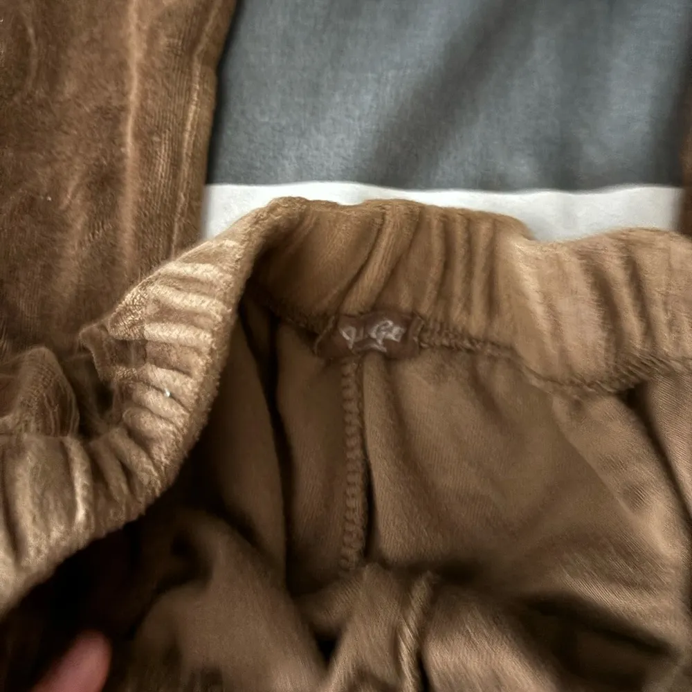 Brandy Melville Velvet Sweatpants - Image 3