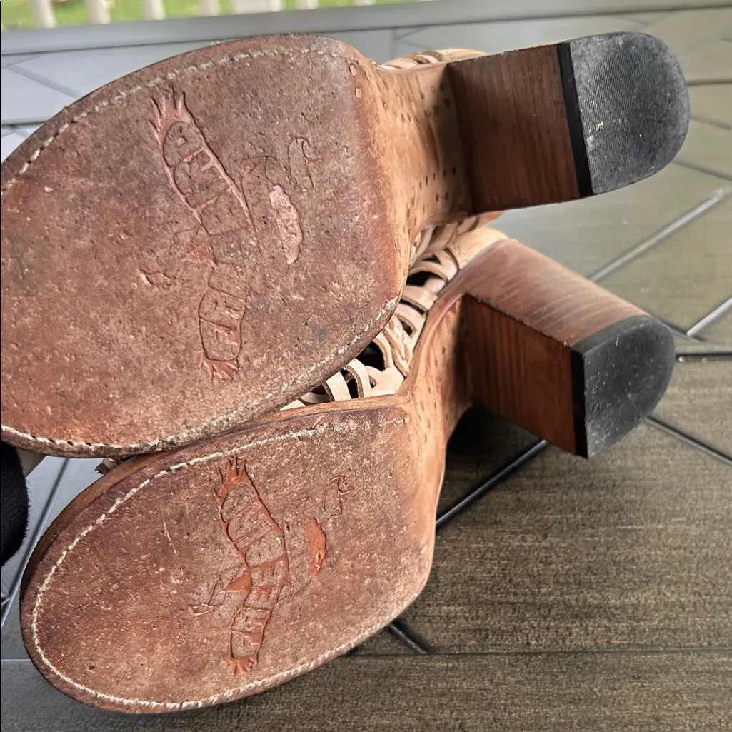 Freebird Bela open toe distressed leather heels taupe wastern chic zipper size 9 Tan - Image 10