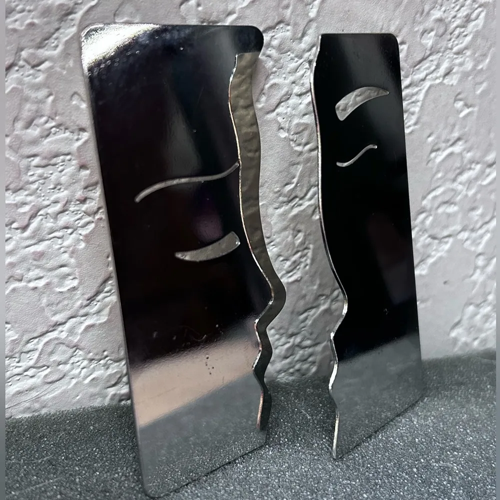 Couple Kiss Silver Earrings - Image 4