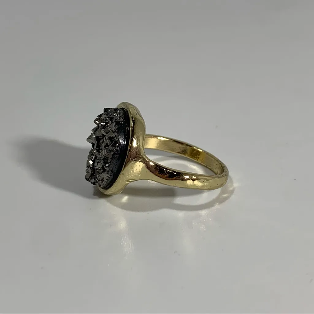 Druzy Quartz Gray Gold Tone Ring 6 3/4 - Image 3