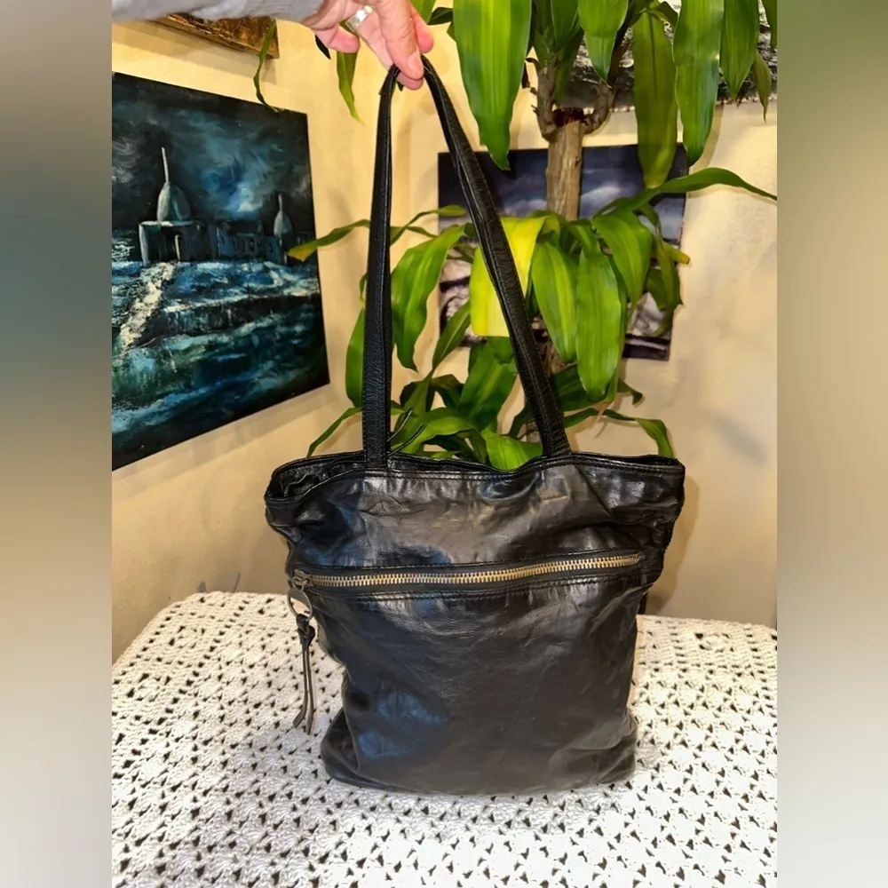 Vintage Margot New York Shoulder Bag Black Leather Purse with brass engines. - Image 2