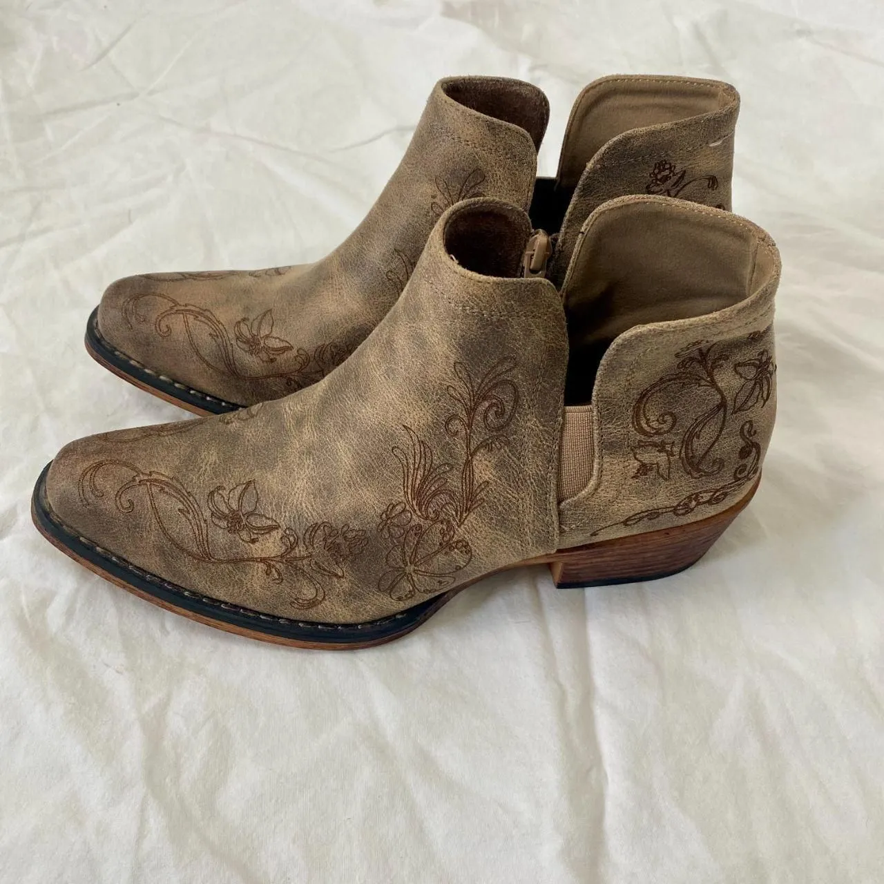 Pierre Dumas Kaylee Vegan Leather Laser Floral Design Tan Brown Cowboy Boots 7.5 - Image 4