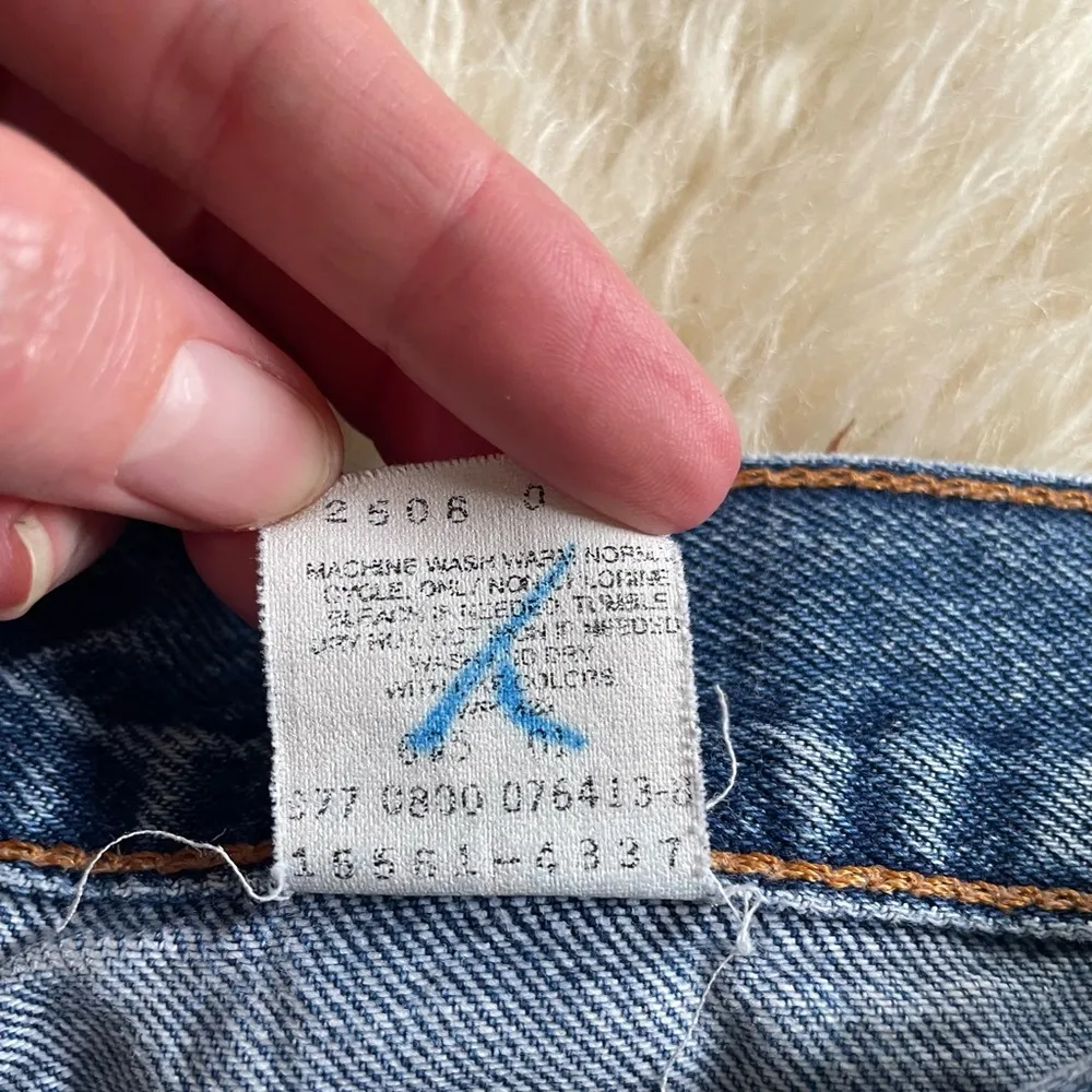 Vintage Levi’s 560s cut offs daisy dukes Y2K 90s era medium wash jean shorts - Image 7