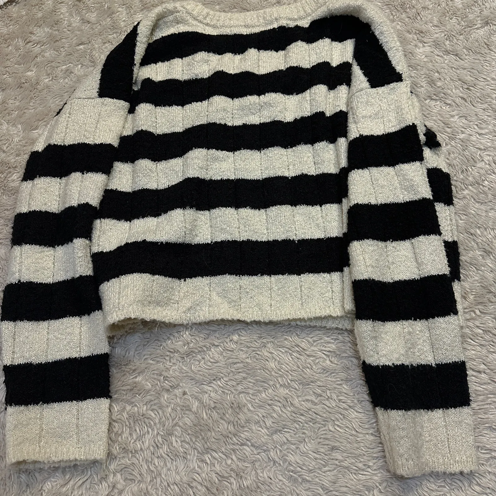 Carly Jean Los Angeles L Celeste Sweater Blac and Cream Striped Black Size L - Image 7