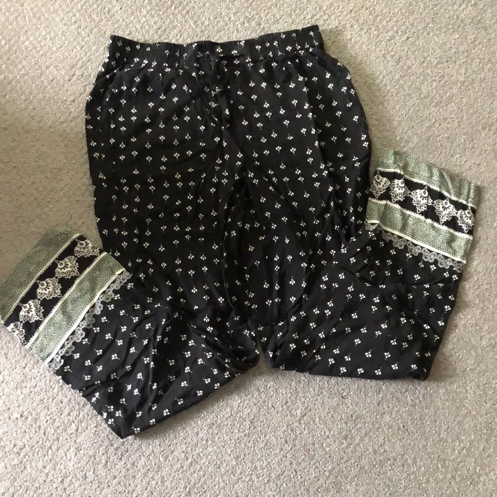 Vince Camuto Black FAN-PRINT BORDER PANTS - Image 2