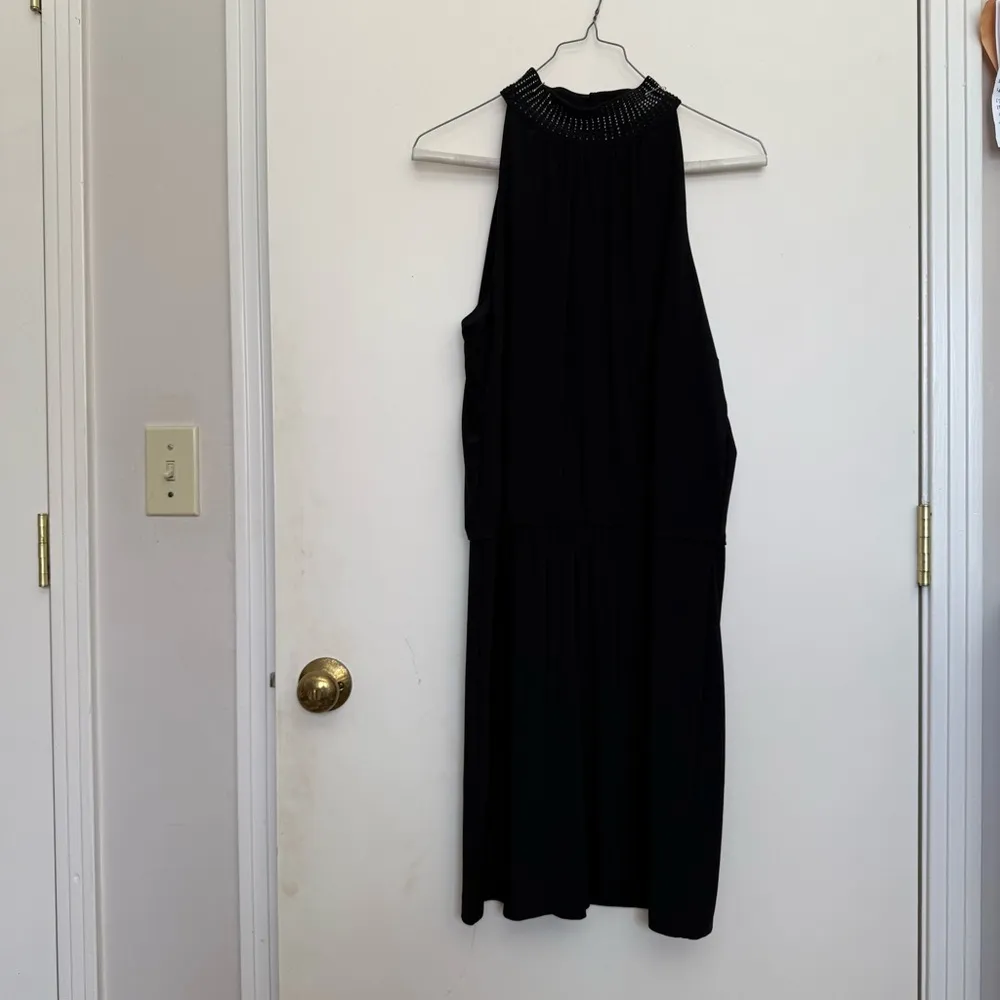 Chic Black  Dress with Halter Neckline - Image 7