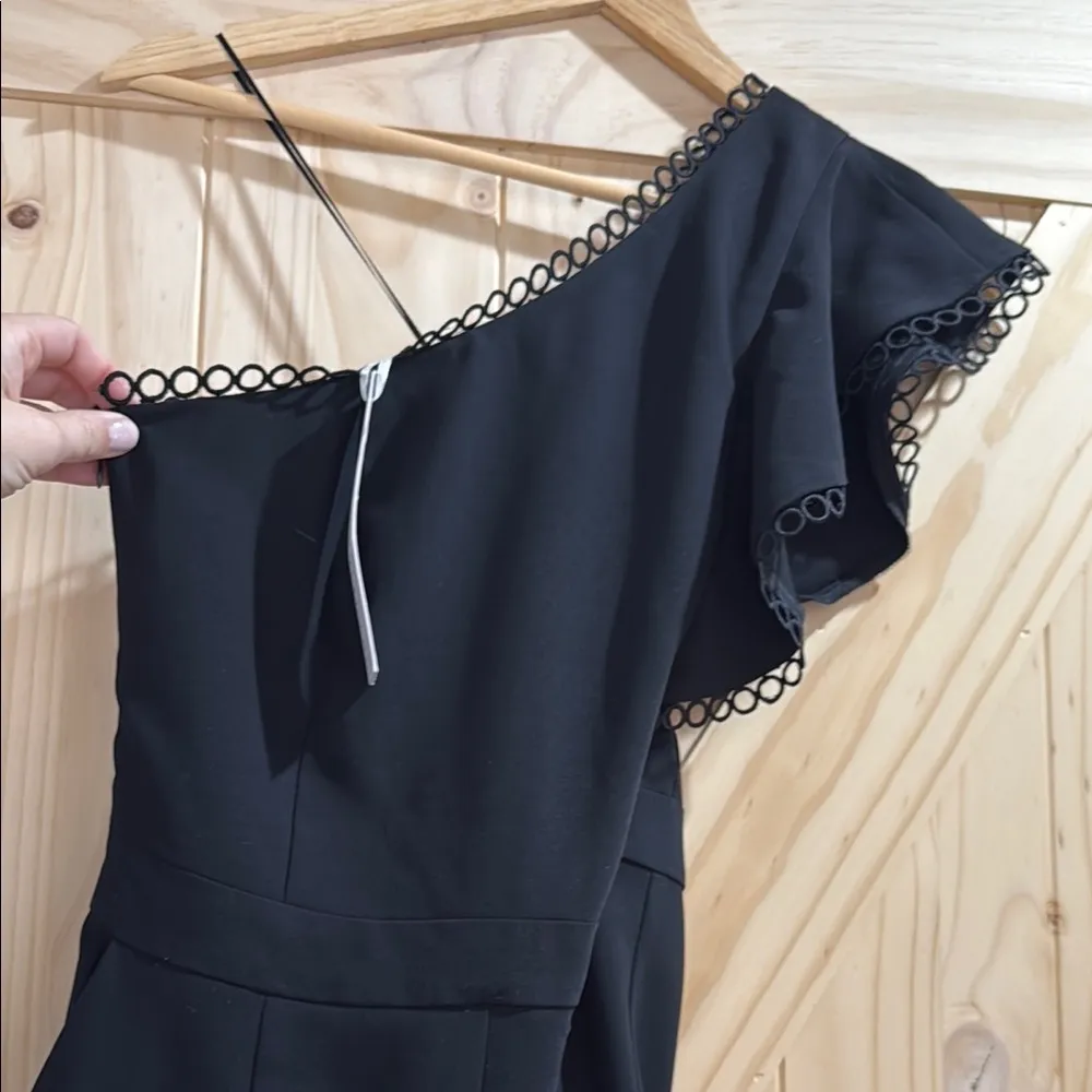 NWOT - Adelyn Rae - Elegant Black One-Shoulder Jumpsuit with Pockets - Small - Image 2