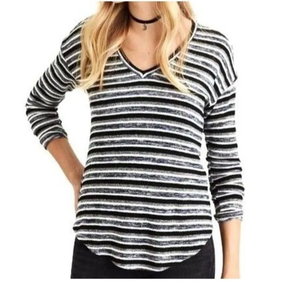 American Eagle Soft & Sexy Plush Oversized V-Neck Long Sleeve Knit Top Large - Image 9