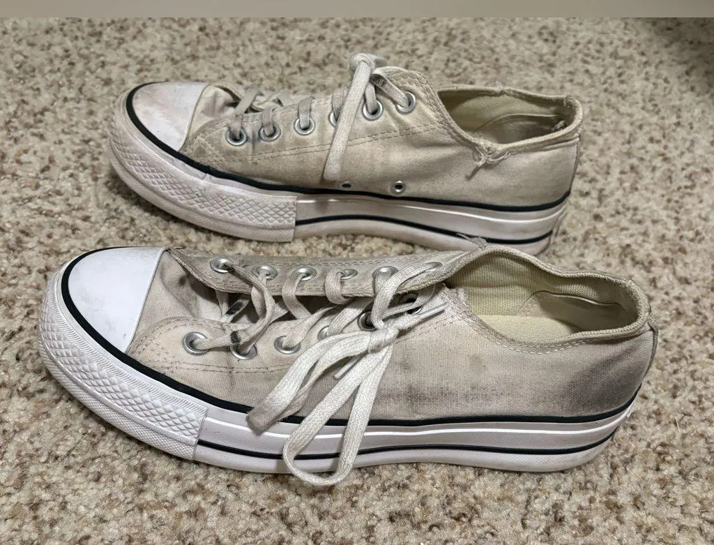 Converse () Chuck Taylor Platform Low Tops: Size 8W or 6.5M - Image 6