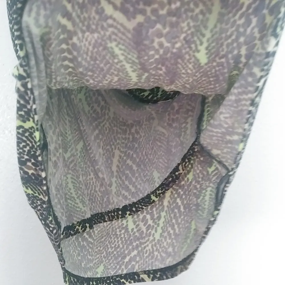 T Tahari L Snake Lime Black Sleeveless Top - Image 4