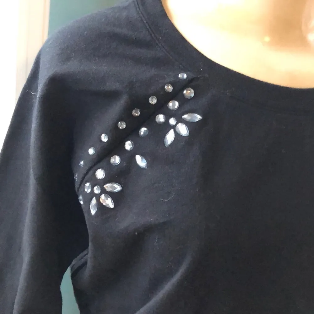 Two by Vince Camuto Women’s Black Rhinestone Sweater Elegant Pullover Crewneck Size M - Image 2