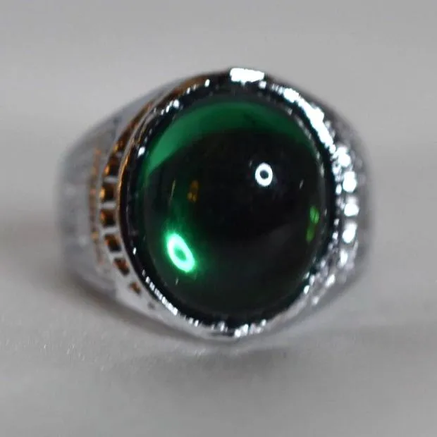 NWOT Deep Green Oval Glass Stone Etched Silver Tone Band Sizes 4 & 5 Rings - Image 2