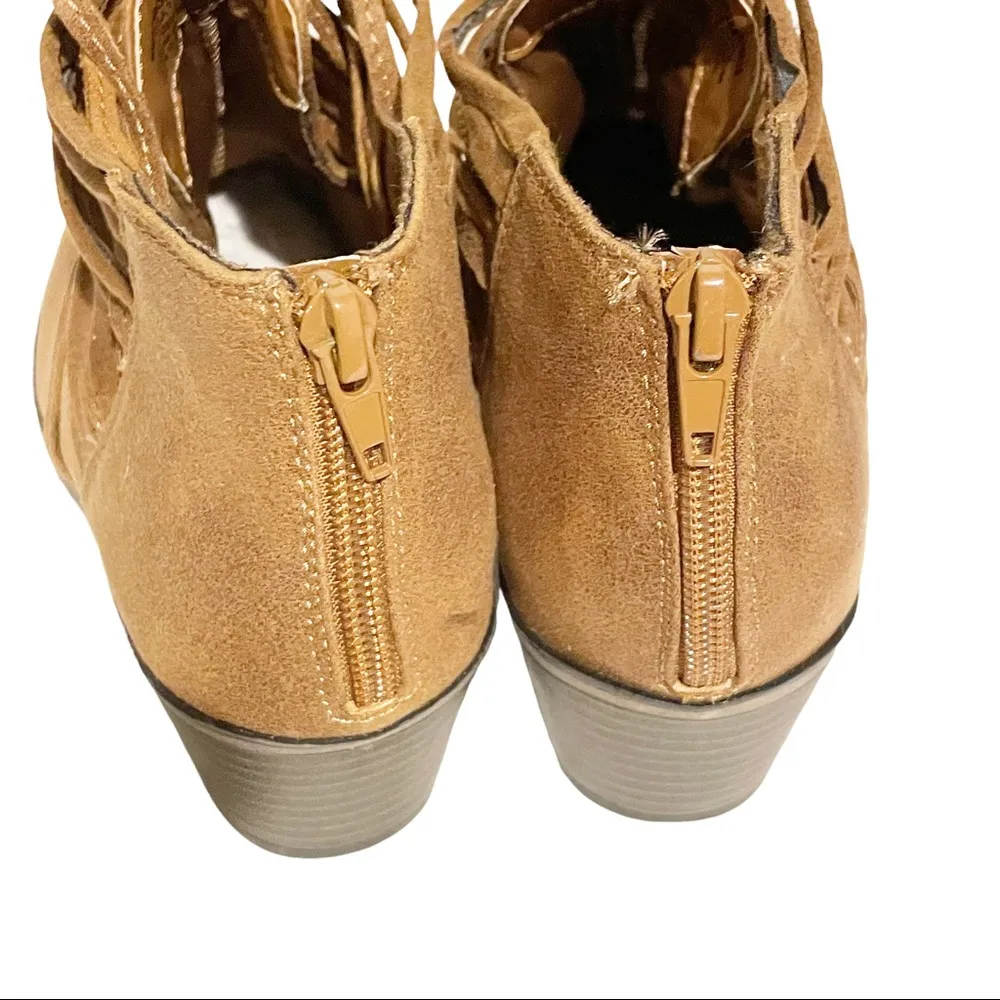 Time and Tru Size 7.5 Memory Foam Brown Woven Ankle Booties - Image 4