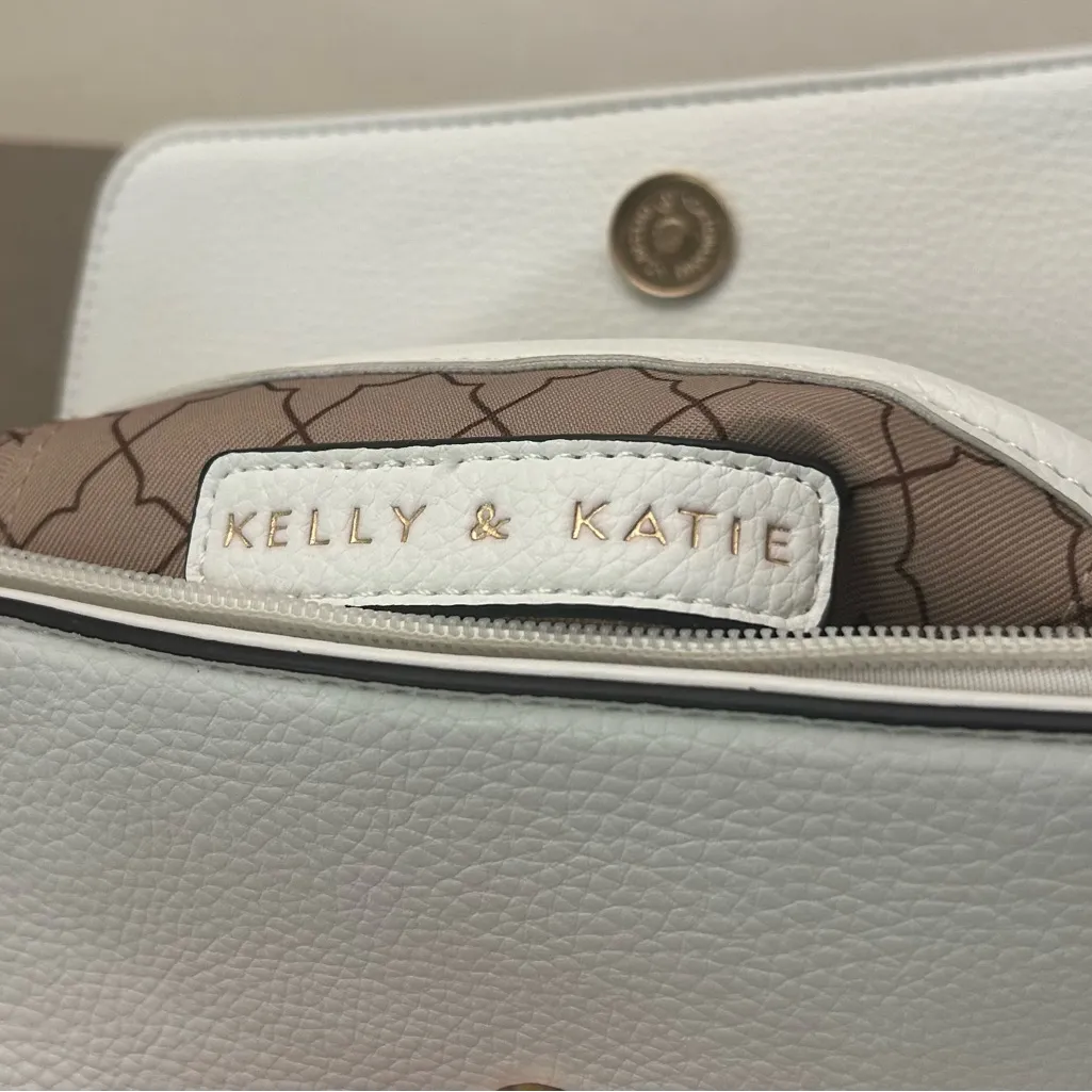 KELLY & KATIE Chic White Crossbody Bag Looks Brand NEW 
No flaws! - Image 8