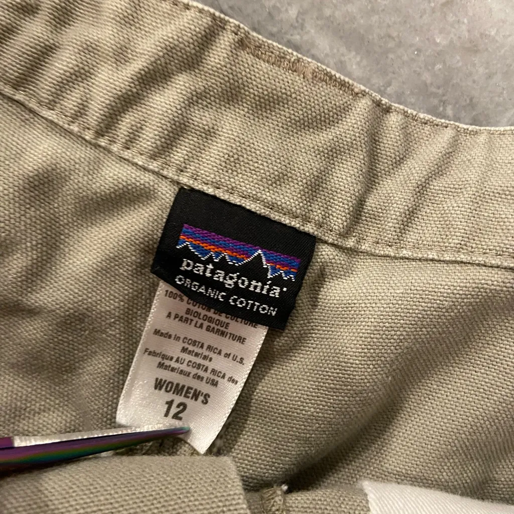 Patagonia Size 12 Khaki Organic Cotton Canvas Cargo Shorts Outdoor Hiking - Image 6