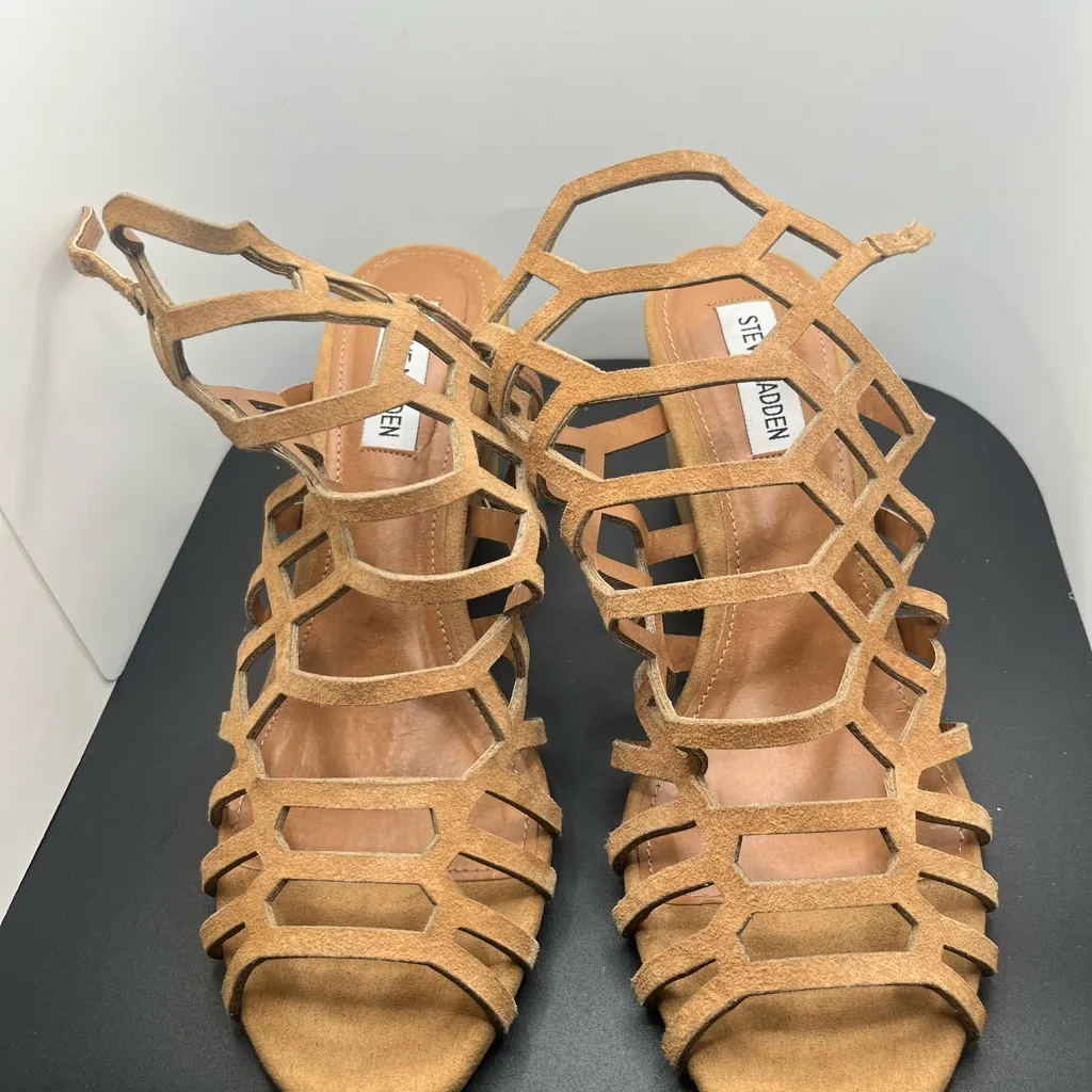 Steve Madden Honeycomb Tan Heels - Image 2