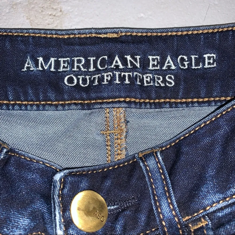 AMERICAN EAGLE OUTFITTERS Hi-Rise Shortie Dark Wash Jean Shorts 2 - Image 4