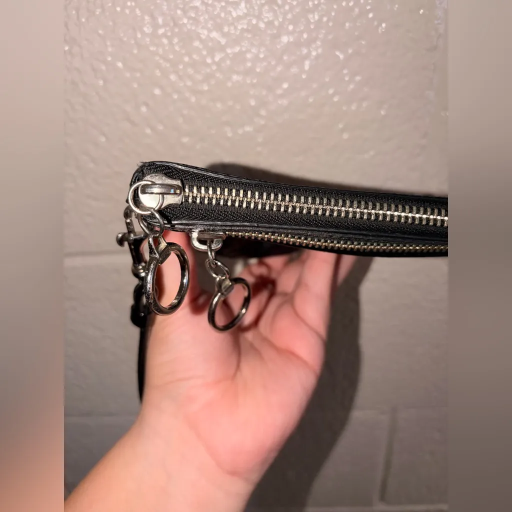 Coach Poppy Patent Leather Crossbody 🖤 - Image 7