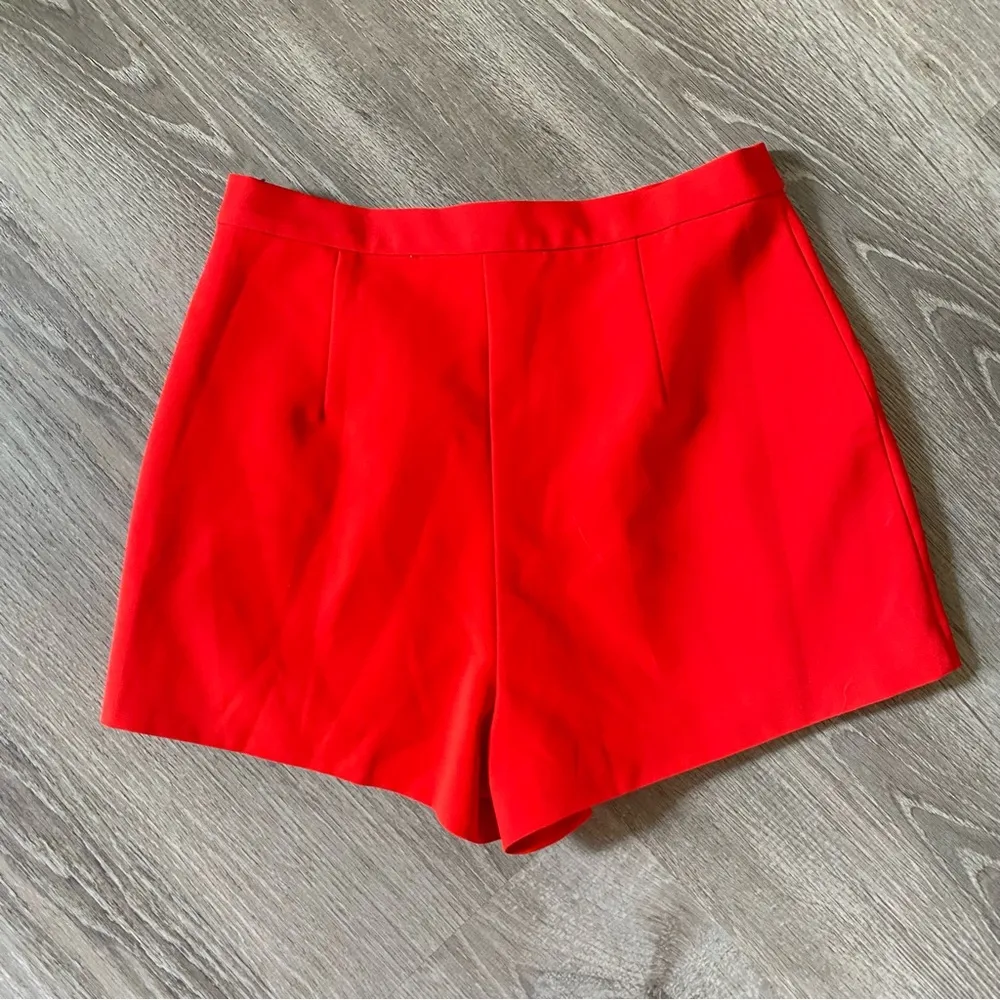 •Lovers + Friends high waisted shorts• Size S - Image 5