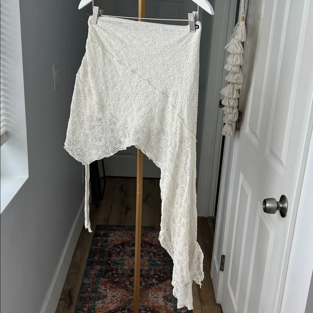 Minga London Y2K Audrey Lace Boho Grunge Asymmetrical Skirt White Medium - Image 4