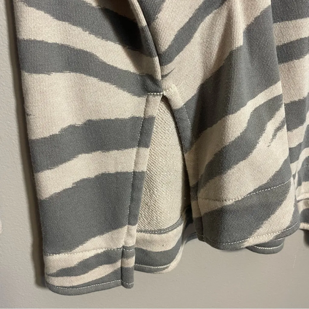 American Eagle  Jegging Fit Oversized Sweatershirt zebra print - Image 4