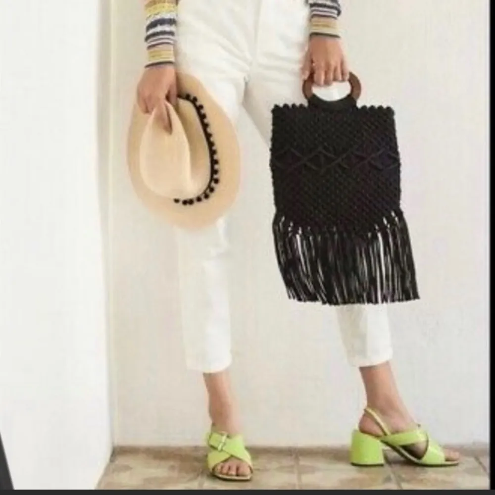 Danielle Nicole macrame fringe crossbody
boho purse with wooden handle black - Image 10