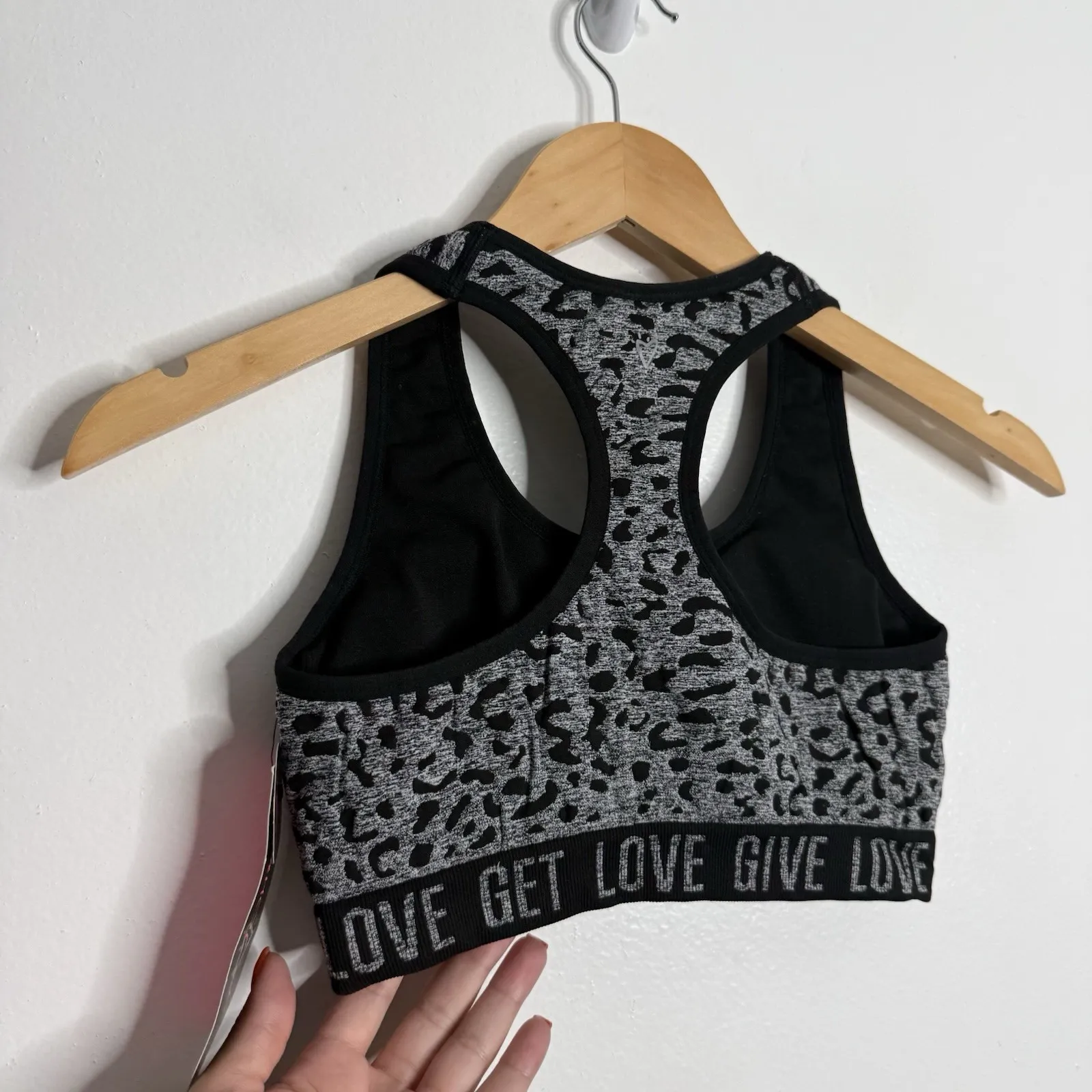 NWT‎ Betsey Johnson Padded Sport Bra Leopard Print Gray Black Size Medium - Image 2