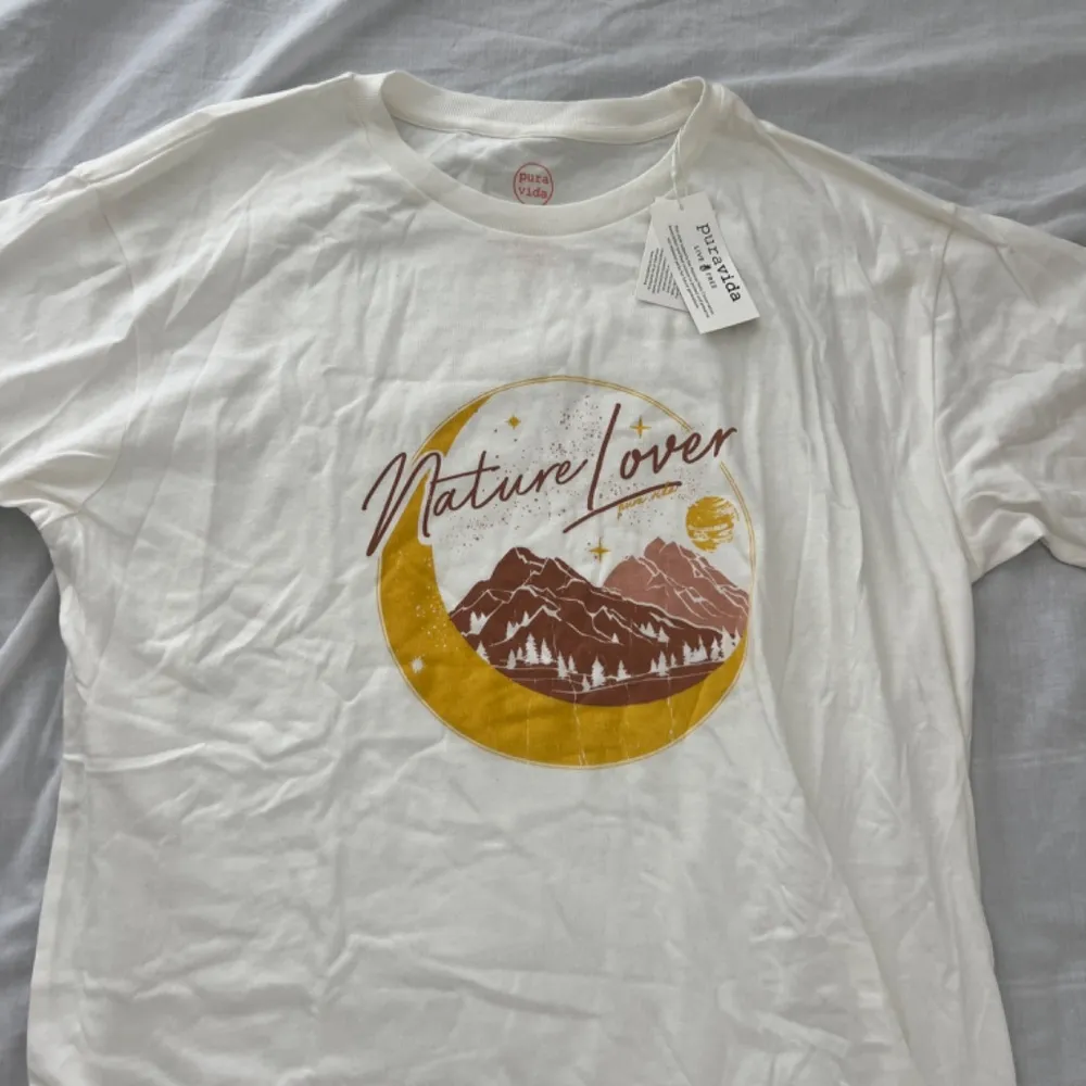 Pura vida nature lover classic tee - Image 2