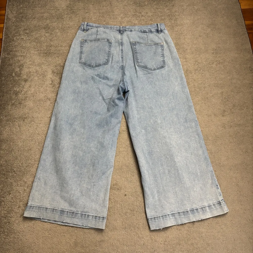 Charlie B Wide Leg Patch Pocket Cropped Jeans Light Blue Wash Size 14 - Image 4
