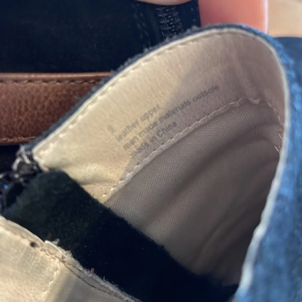 SOHO COBBLER SUEDE BUCKLE STRAP ANKLE BOOT Size 9 - Image 7