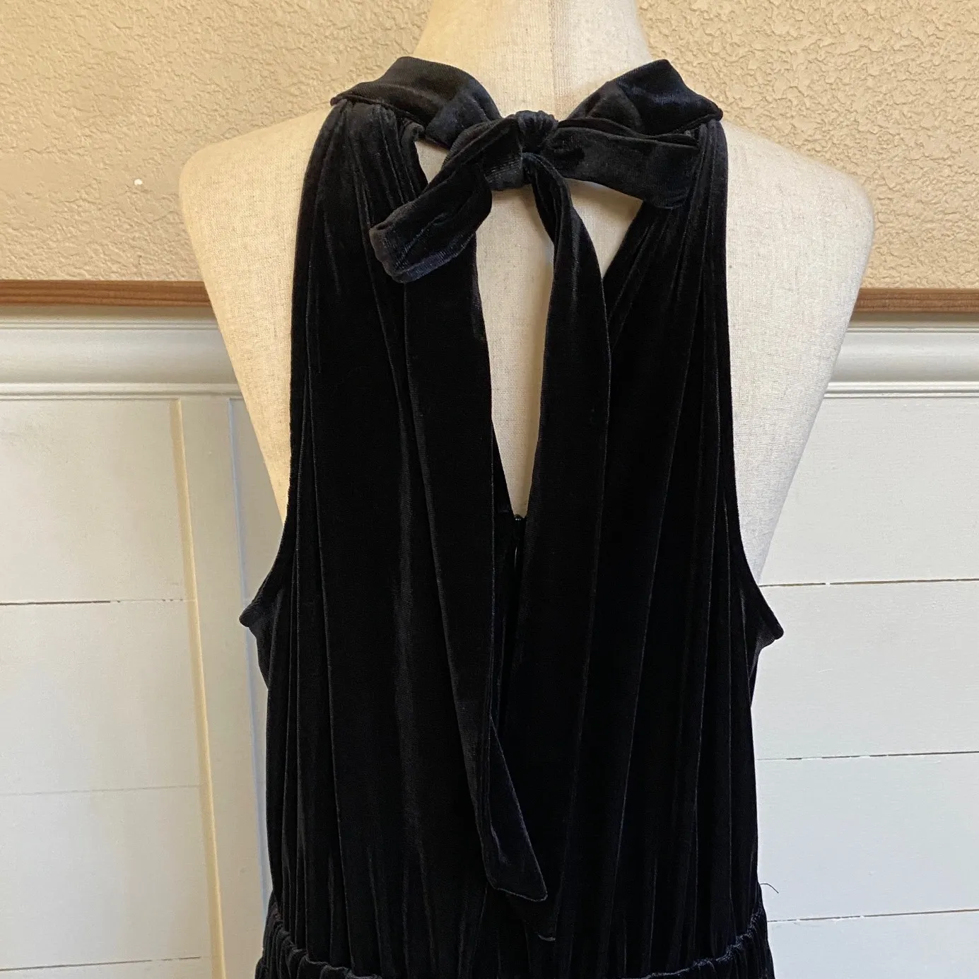 A‎ New Day Women's Halter Black Velvet Sleeveless Jumpsuit - M - Image 5