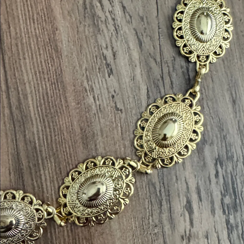 Elegant Gold Women's Belt - Image 2