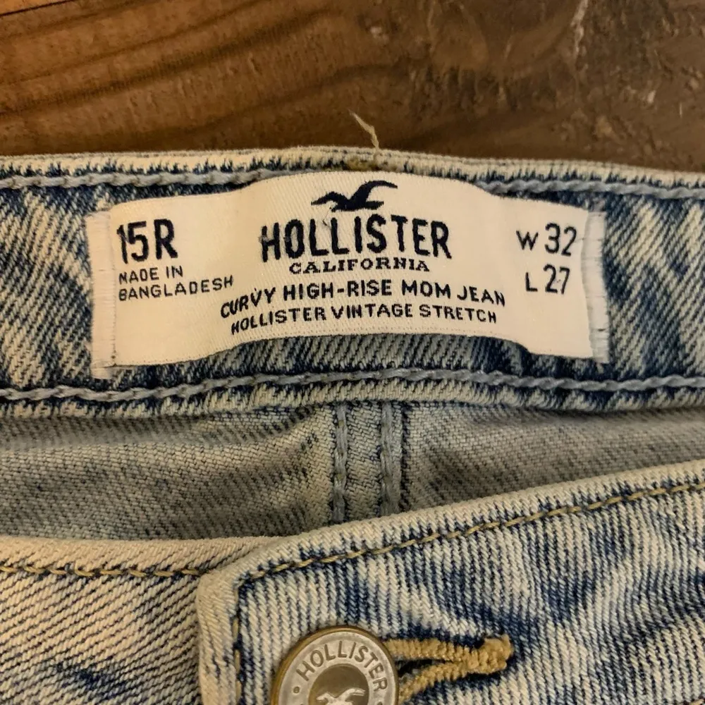 Hollister Women's Size 15R Curvy High Rise Mom Jean 32W 27L - Image 5