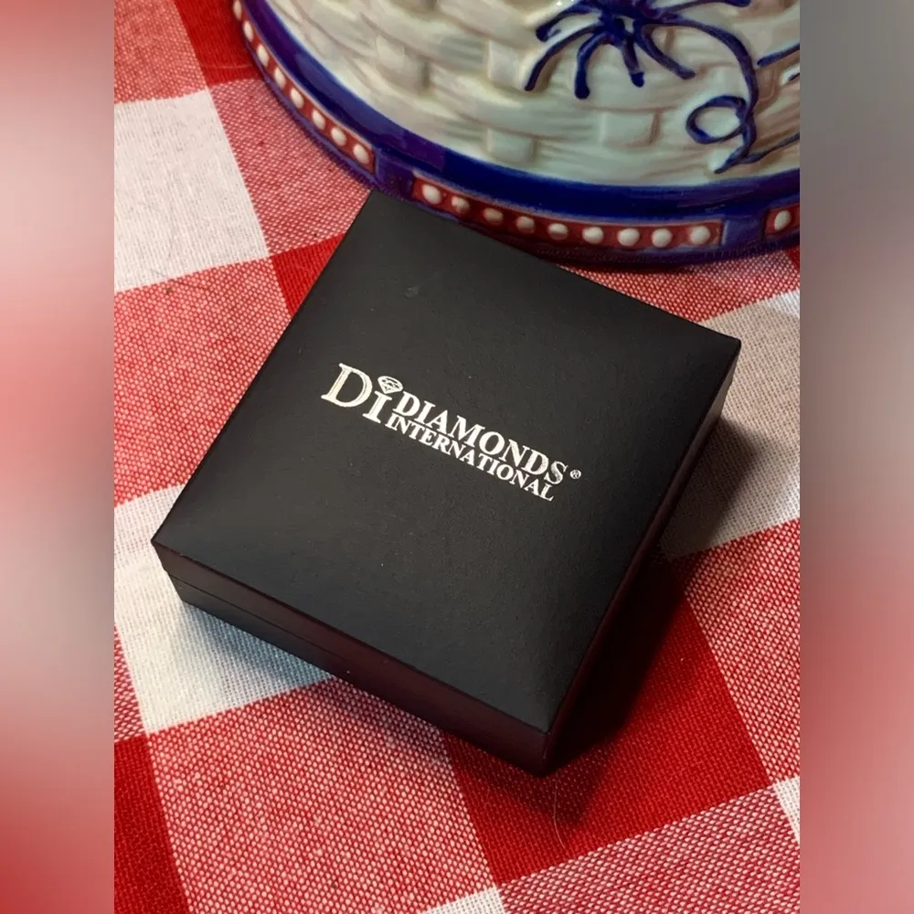 Diamond’s International Turtle Necklace - Image 5