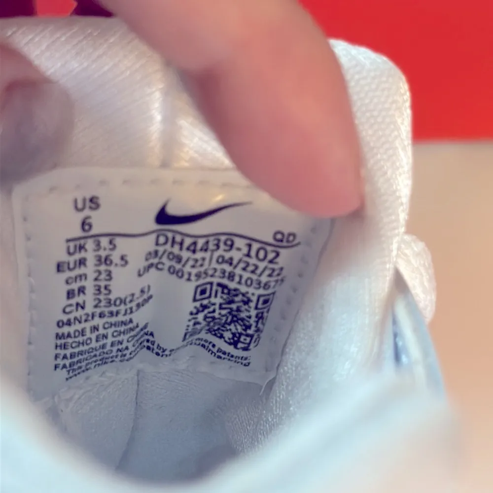 NIKE Air Huarache Sneaker in White & Pure Platinum NEW w box 6 SOLD OUT NIB $140 - Image 15