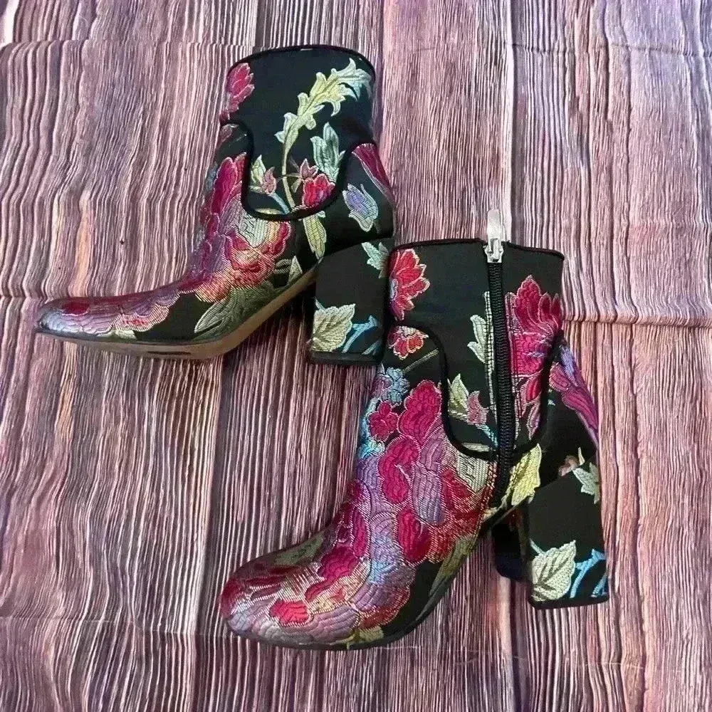 Marc Fisher Jana Boot metallic tapestry, colorful party holiday size 6 1/2 - Image 3