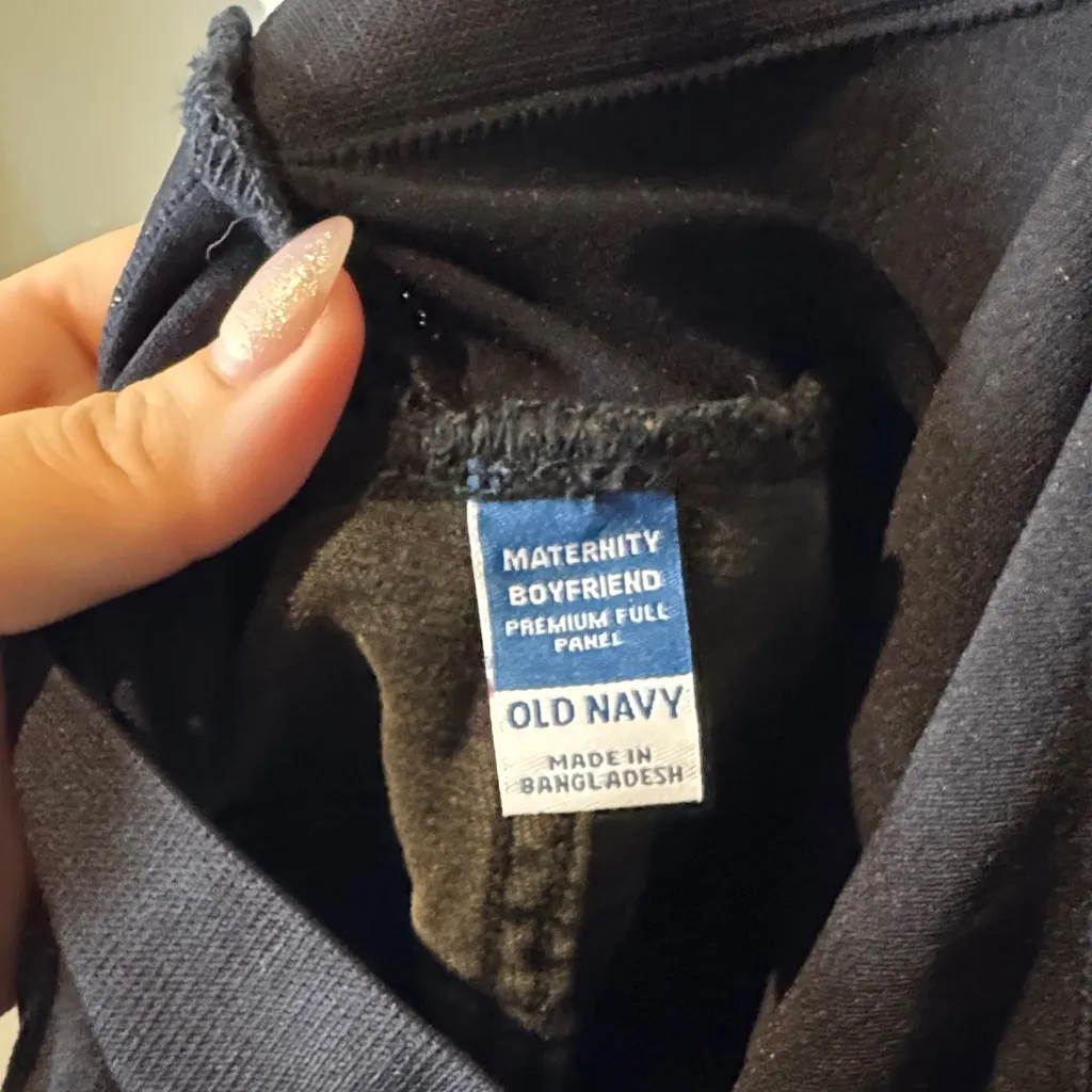 Old Navy NWT maternity Charcoal Denim Shorts - Image 4